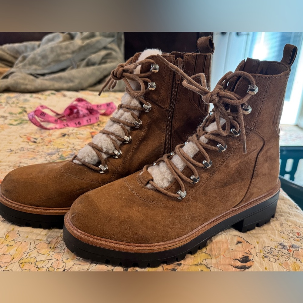 Nine West size 9 brown suede fur bootie